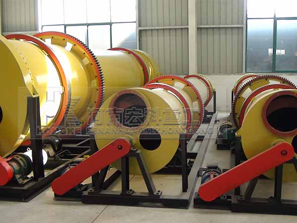 采取牛糞烘干機做原料生產(chǎn)有機肥成本小，質(zhì)量穩(wěn)定